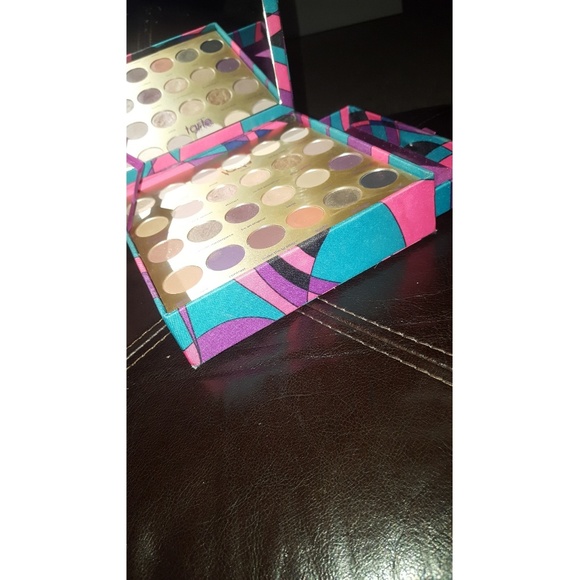 ✖ SOLD ✖ Tarte eyeshadow pallet - Picture 2 of 5
